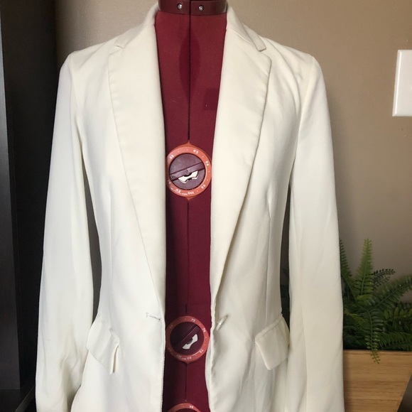 Soft white professional blazer. Great for office. Great price. - Picture 2 of 7